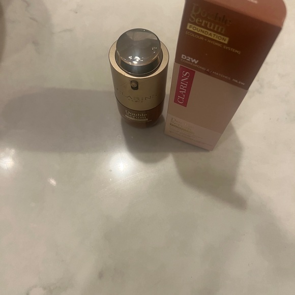 Clarins Double Serum Foundation in Gold and Cream - Picture 2 of 4
